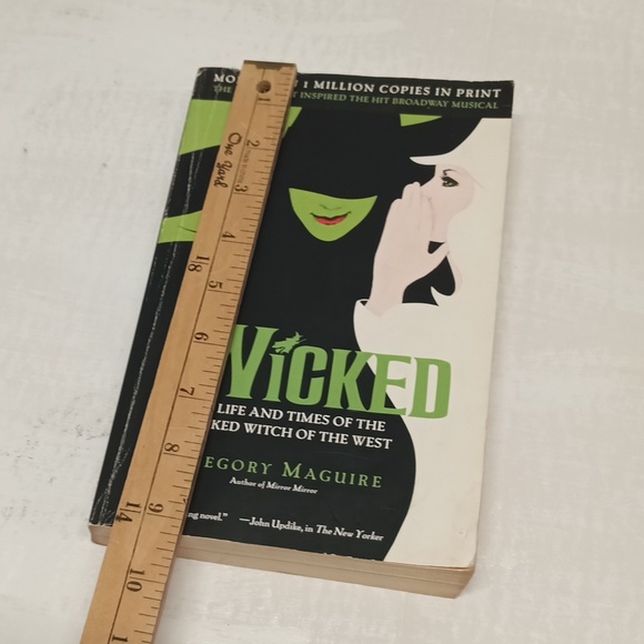 Wicked by Gregory Maguire - Picture 5 of 7